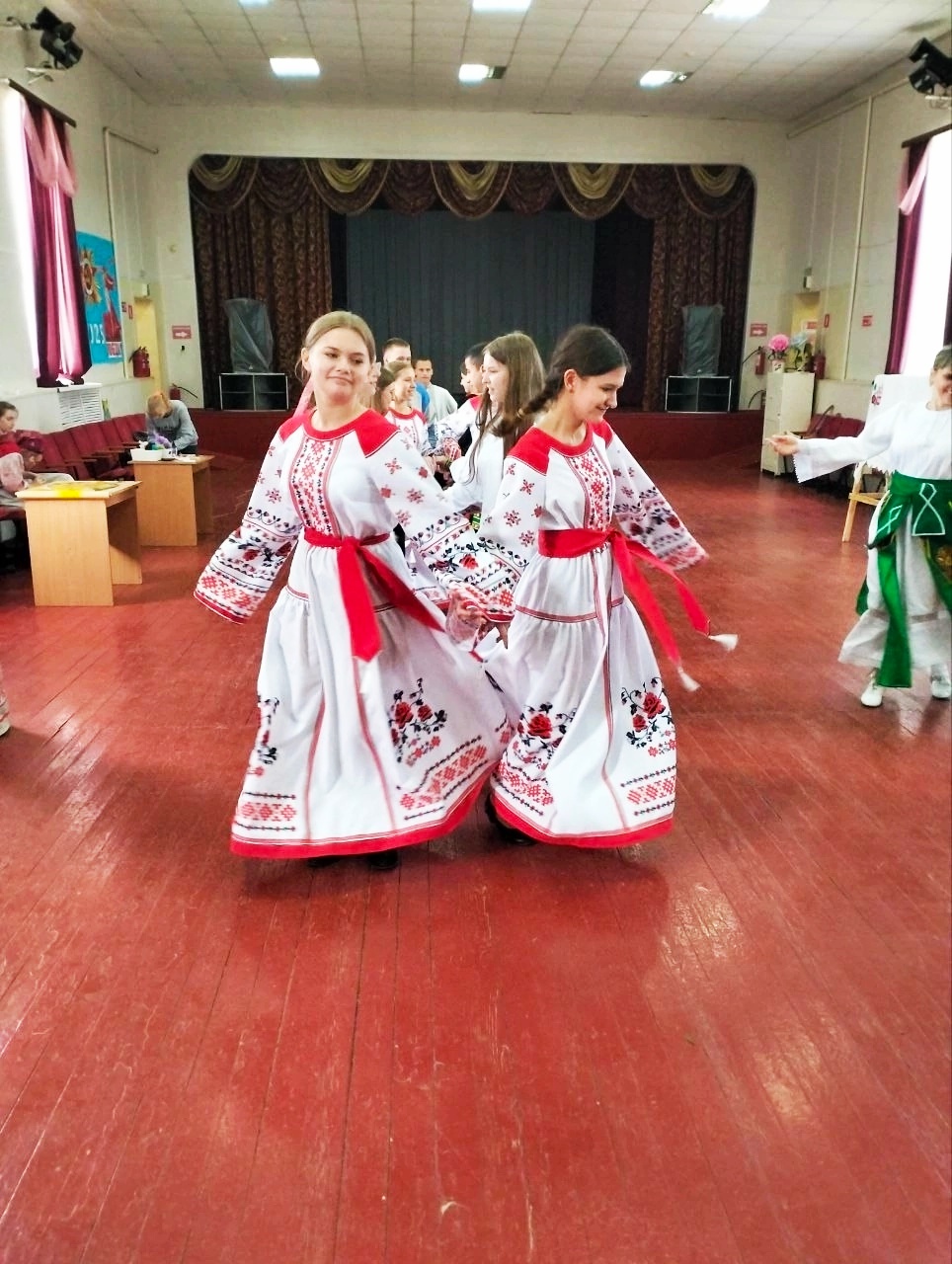 Русский народный хороводный танец.